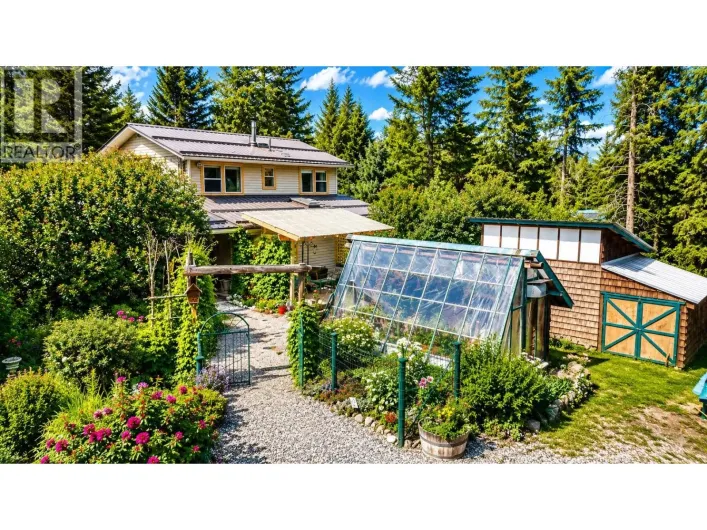 6681 BARNETT ROAD, 100 Mile House
