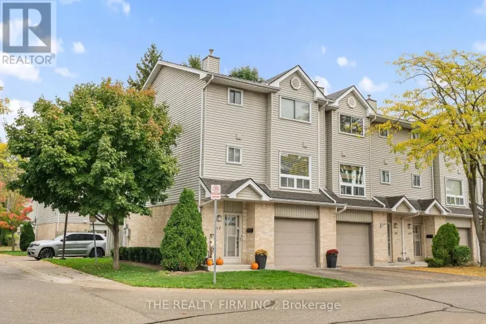 67 - 1990 WAVELL STREET, London East