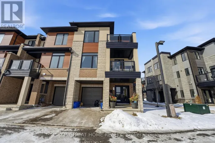 67 - 590 NORTH SERVICE ROAD, Hamilton