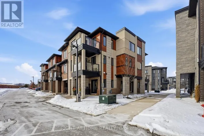 67 - 590 NORTH SERVICE ROAD, Hamilton