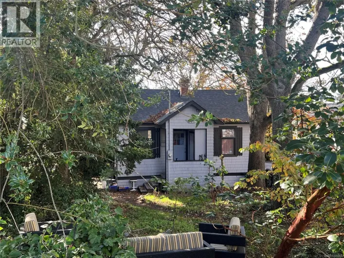 67 Cadillac Ave, Saanich