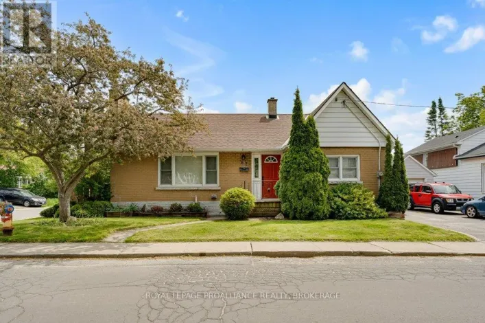 67 MOWAT AVENUE, Kingston