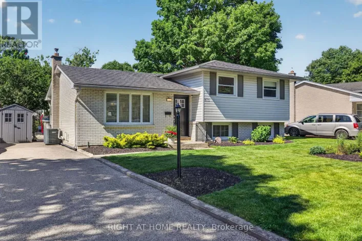 670 GLENGYLE CRESCENT, London North