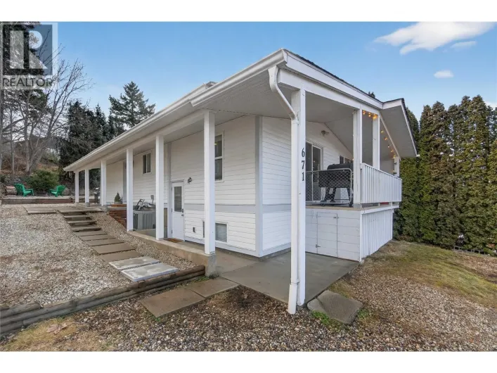 671 1 Avenue SE, Salmon Arm