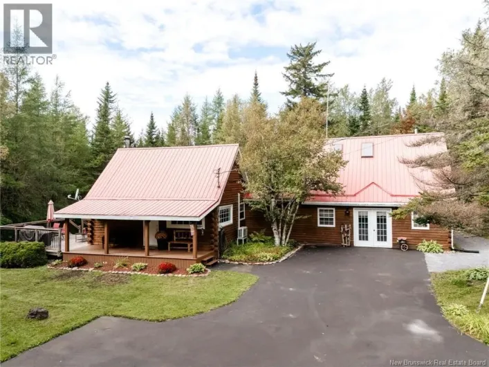 House for sale: 672 Lakefield Road, Poodiac