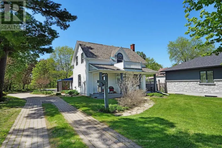 674 RAGLAN STREET S, Renfrew