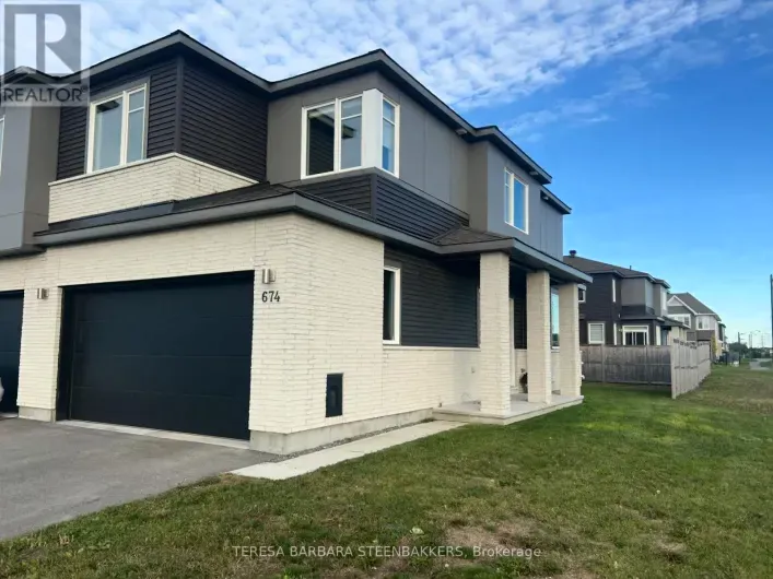 Row / Townhouse for sale: 674 TALIESIN CRESCENT N, Ottawa