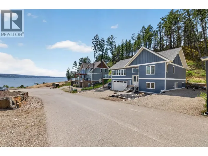 675 TAYNTON Drive, Invermere