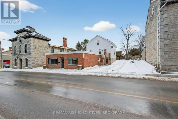 676 KING STREET W, Kingston