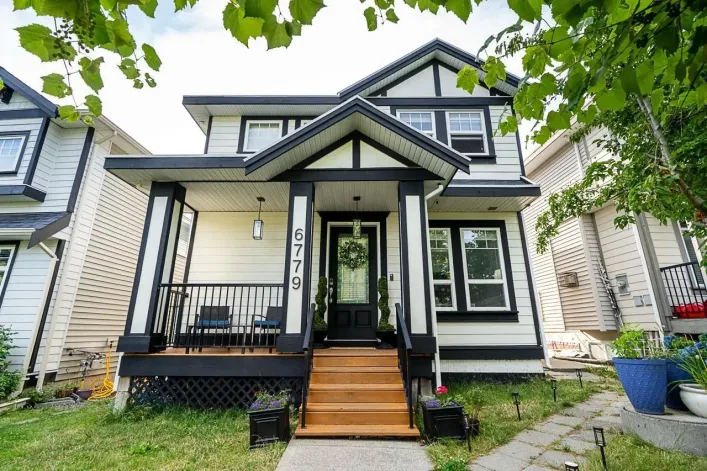 6779 192 STREET, Surrey