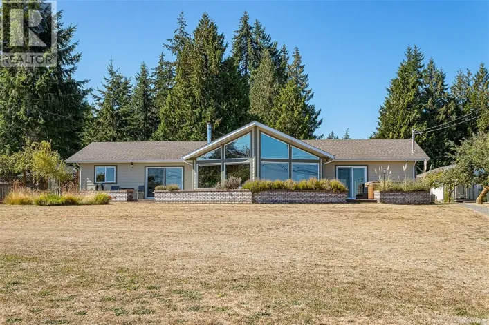House for sale: 6780 Island Hwy W, Bowser