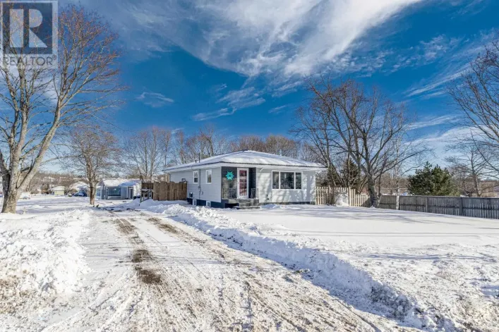 68 MEADOWBANK Road, Cornwall