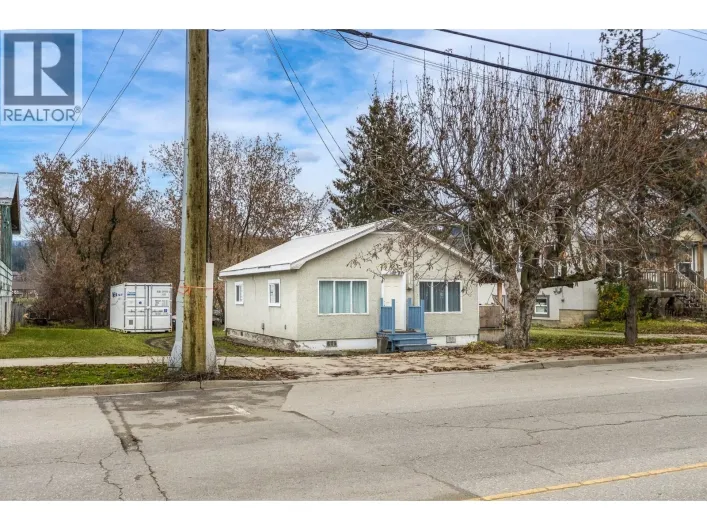 680 10 Street SW, Salmon Arm