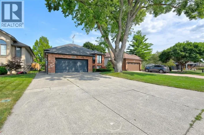 682 MICHAEL DRIVE, Tecumseh