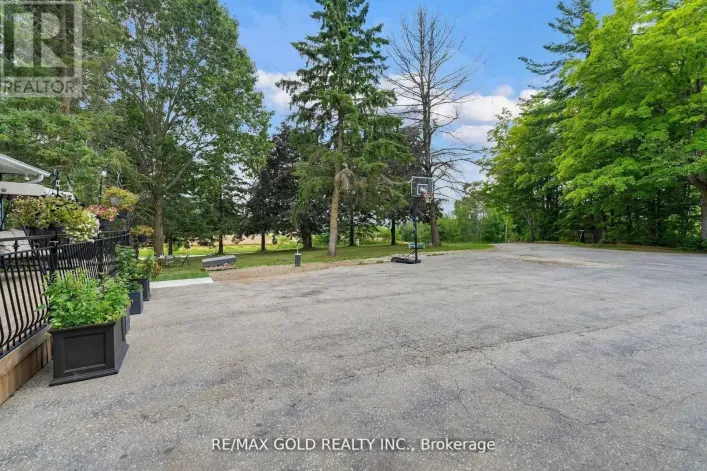 6820 16TH SIDE ROAD, King