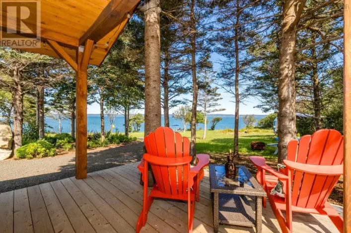 6829 Highway 101, Gilberts Cove