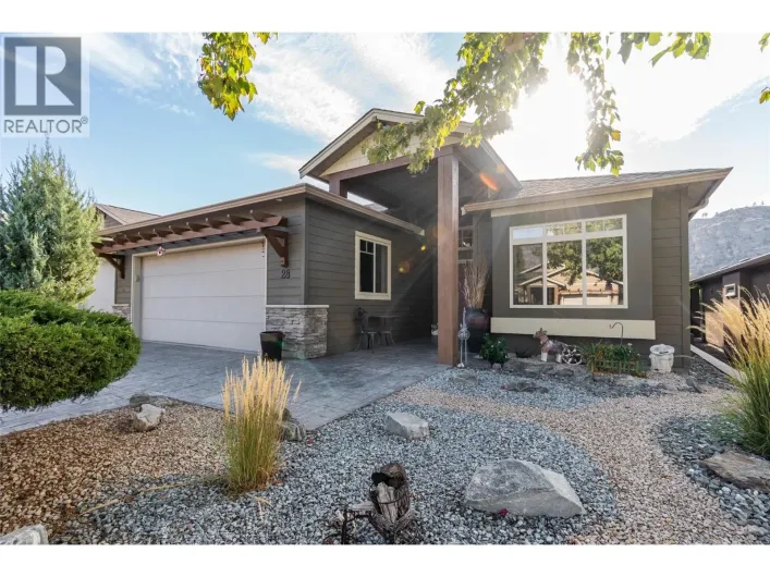 6833 MEADOWS Drive Unit# 28, Oliver