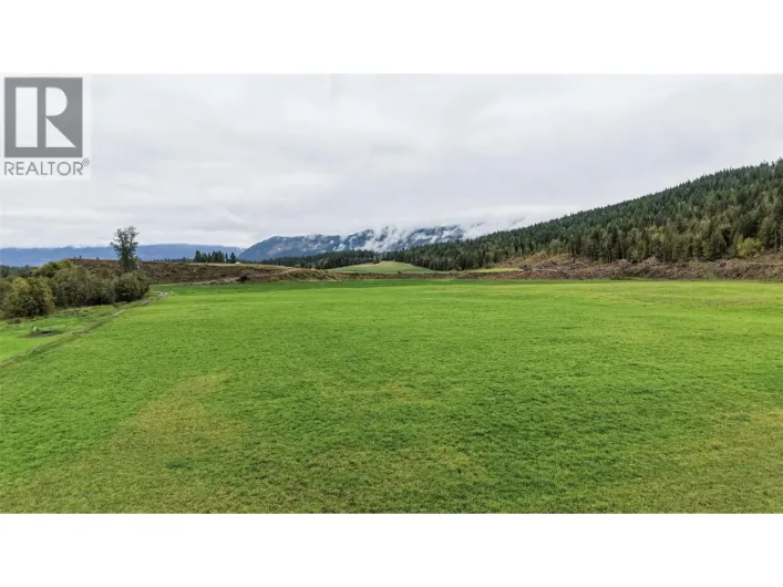 687 Mabel Lake Road, Lumby