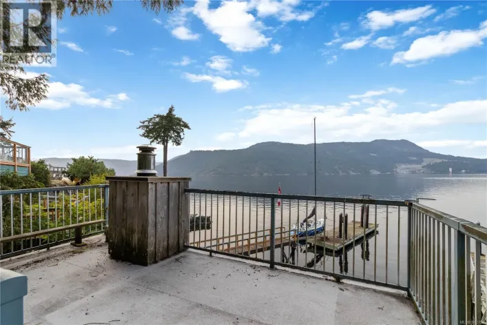 6878 Mark Lane, Central Saanich