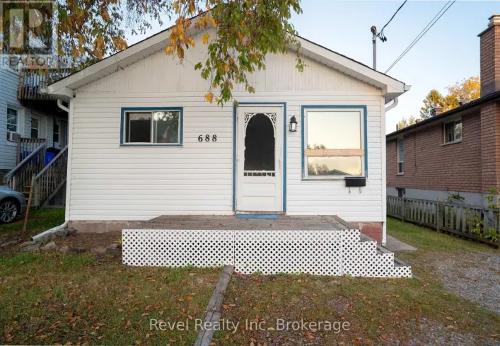 688 DOUGLAS STREET, North Bay