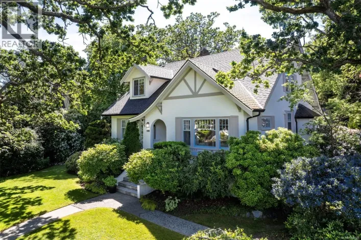 688 Falkland Rd, Oak Bay