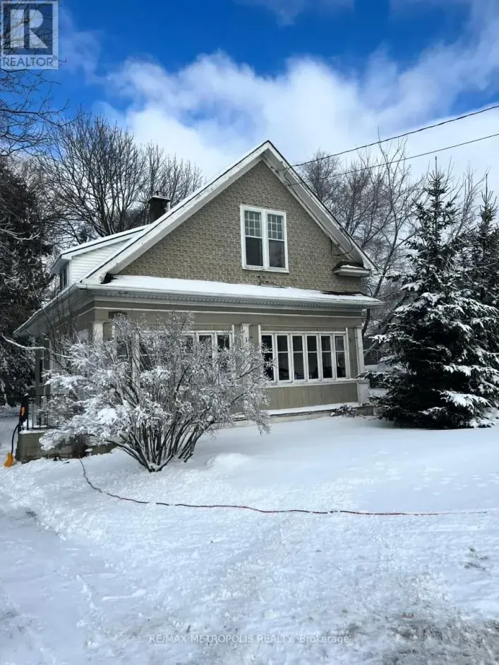 688 KING STREET W, Oshawa