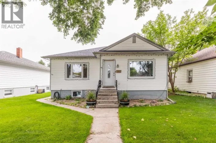 69 2 Street NW, Medicine Hat
