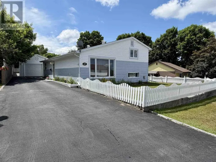 69 Hutchison AVE, Elliot Lake