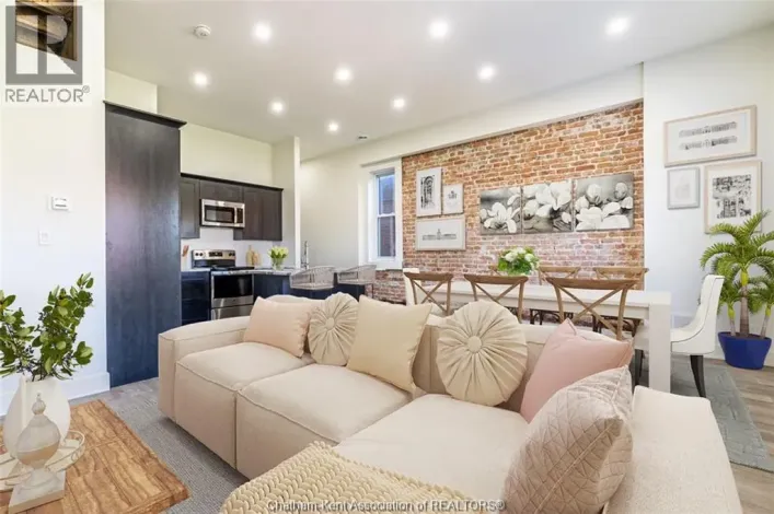 69 KING STREET West Unit# 203, Chatham