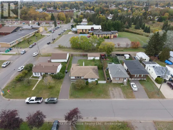 69 MATTHEWS ST. STREET, Thunder Bay