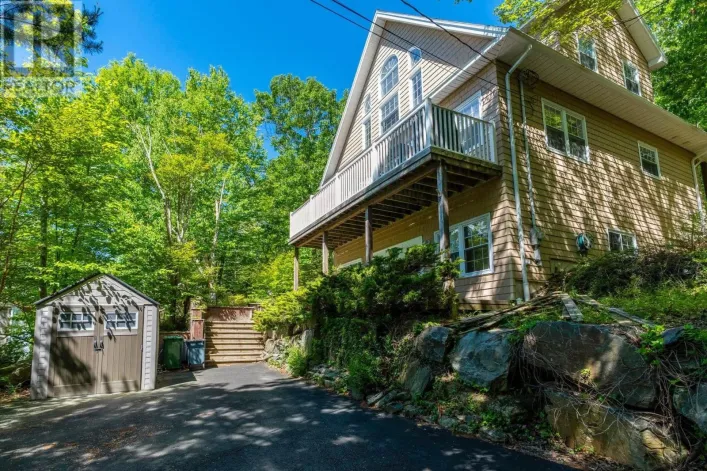 69 Meadowbrook Drive, Bedford