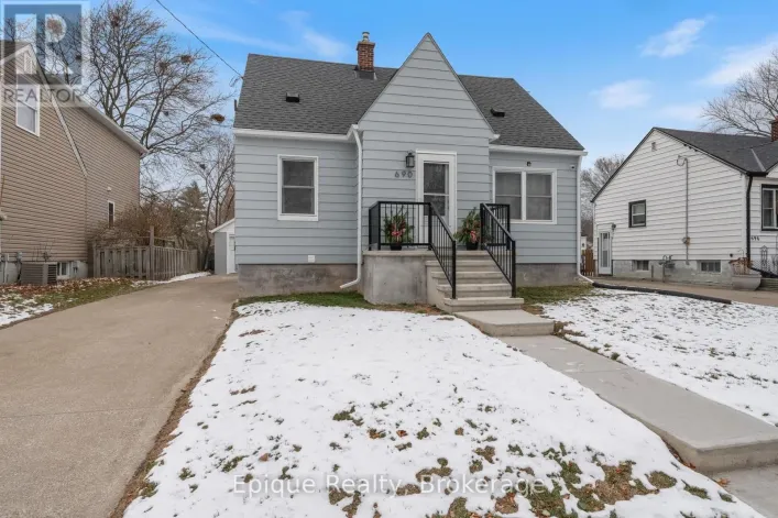 690 ROSEDALE AVENUE, Sarnia