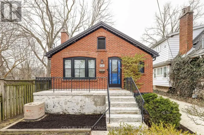 691 EMERY STREET E, London South