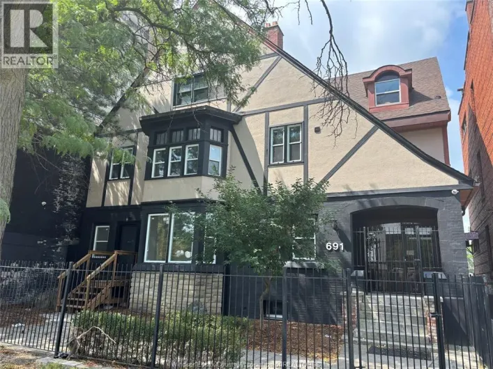 691 OUELLETTE Unit# 201, Windsor