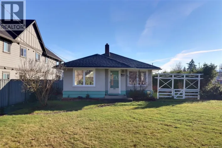 692 5TH St, Courtenay