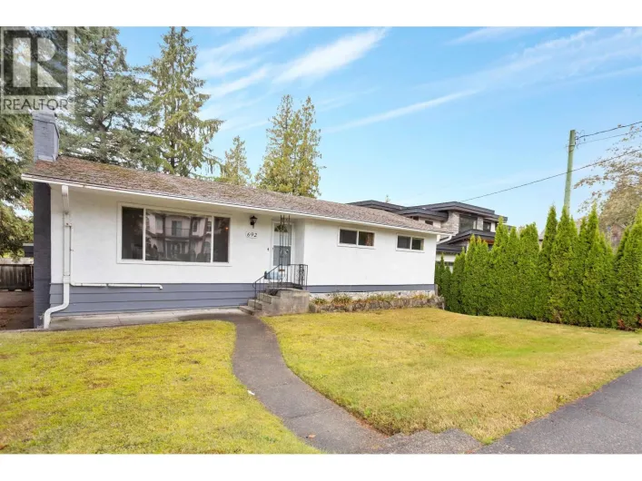 692 BLUE MOUNTAIN STREET, Coquitlam