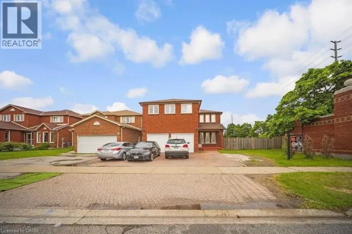 692 HUNTINGTON RIDGE Drive, Mississauga