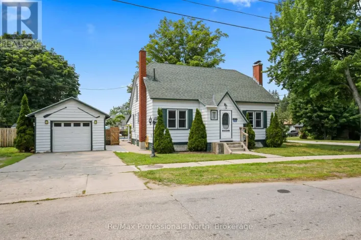 695 JOHN STREET N, Gravenhurst)