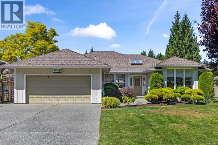 696 Redwood Dr, Qualicum Beach