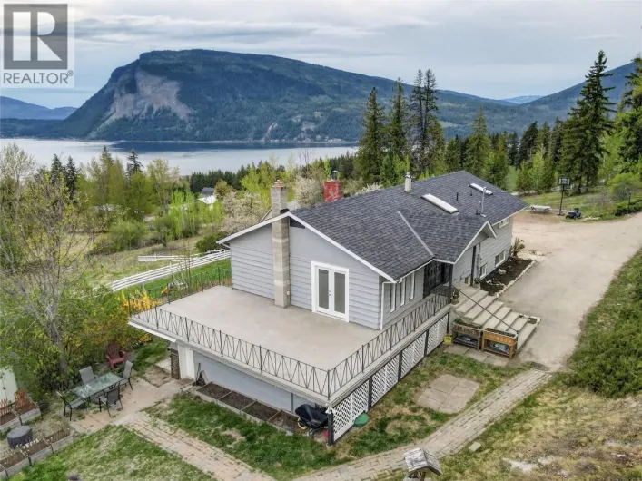 6990 70 Avenue NE, Salmon Arm