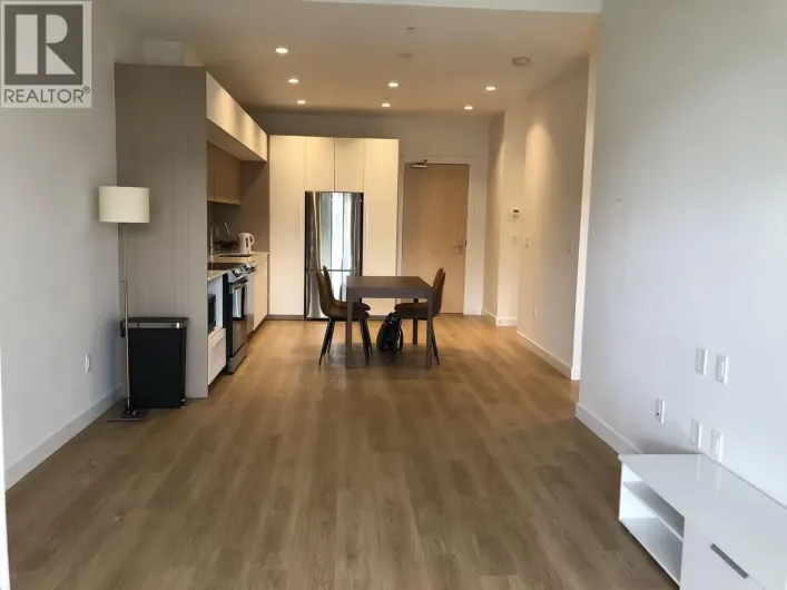 6F 9888 UNIVERSITY CRESCENT, Burnaby