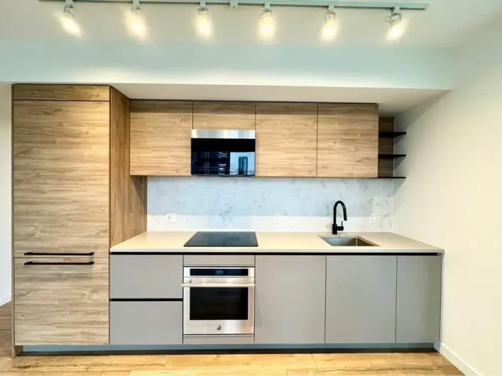 6XX 10448 UNIVERSITY DRIVE, Surrey