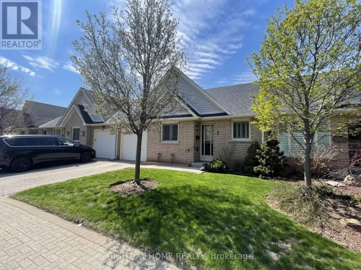 7 - 165 MAIN STREET E, Grimsby