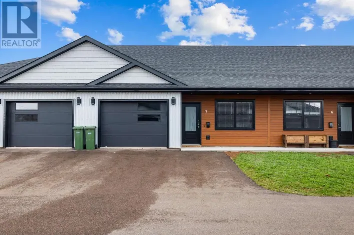 7 19 Muttart Drive, Cornwall