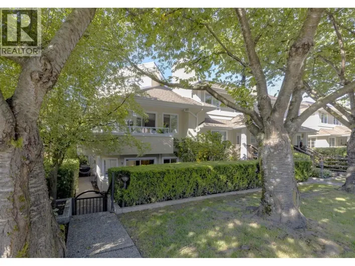 7 249 E 4TH STREET, North Vancouver