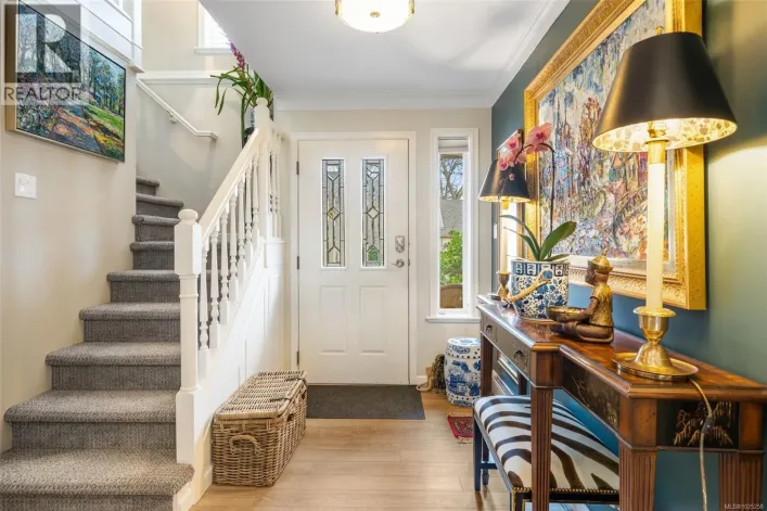 7 2585 Sinclair Rd NE, Saanich