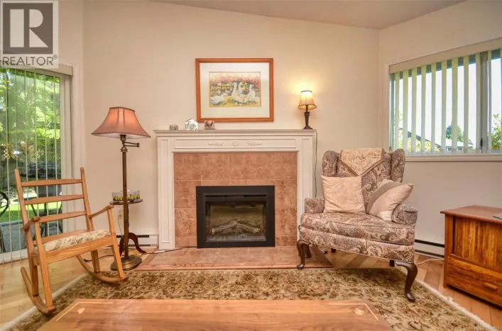 7 5156 Cordova Bay Rd, Saanich