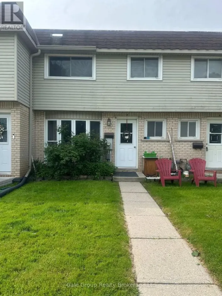 7 - 75 SPRINGBANK AVENUE N, Woodstock