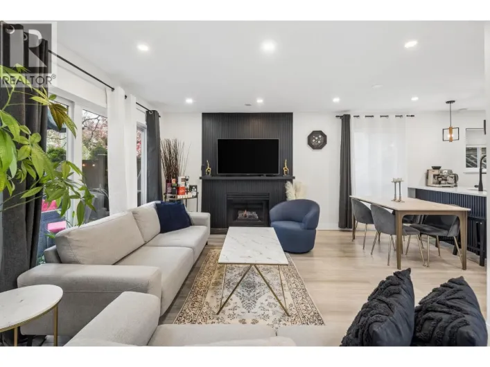 7 848 W 16TH STREET, North Vancouver
