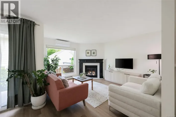7 947 Caledonia Ave, Victoria